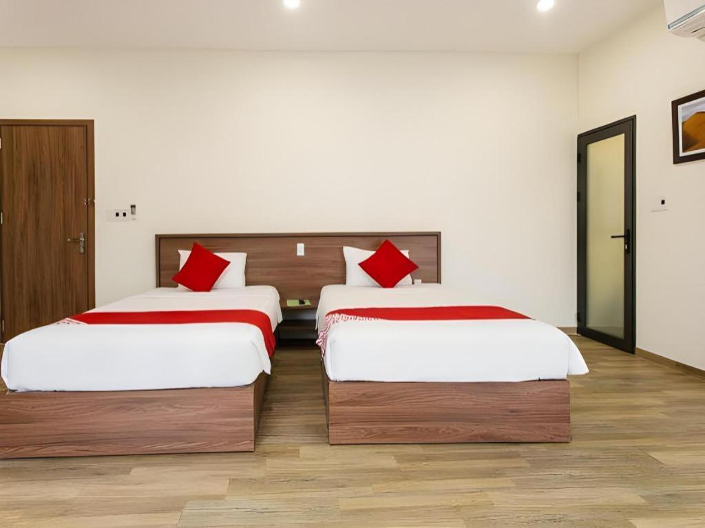 Oyo 90892 L&E Hotel Σερεμπάν Εξωτερικό φωτογραφία